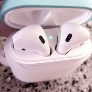 Apple AirPods (1st generation)